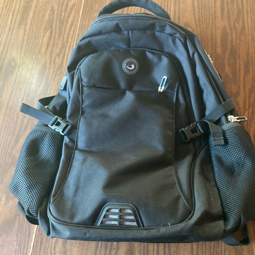 Black shrradoo Backpack with Multiple Pockets usb port locking device new no tag